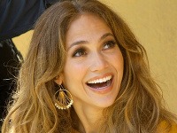 Jennifer Lopez má aj po 40-ke tvár a dvoch pôrodoch tvár dievčatka. Môže za to mladší milenec?