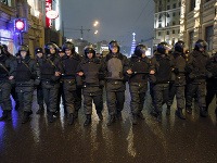Tisíce ľudí protestovali proti výsledkom volieb, polícia zatkla 300 osôb