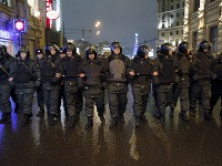Tisíce ľudí protestovali proti výsledkom volieb, polícia zatkla 300 osôb