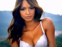 Anjelikovia spodnej bielizne dopriali fanúšikom bohatú vianočnú nádielku svojho sexepílu.