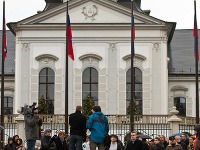 Protest pred prezidentským palácom