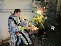 Šperkár na počkanie vyrobil malú ozdôbku