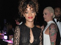 Rihanna sa do nového roka prehupla s prednosťami ako na výstave.