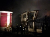 Požiar unimobuniek likvidovali hasiči šesť hodín