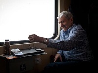 Mikuláš Dzurinda počas osobnej predvolebnej kampane s názvom Máme spoločnú cestu, počas ktorej vycestoval vlakom z Bratislavy do Koší Mikuláš Dzurinda počas osobnej predvolebnej kampane s názvom Máme spoločnú cestu, počas ktorej vycestoval vlakom z Bratislavy do Koší