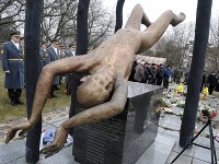 Pietna spomienka na obete leteckého nešťastia, ktoré sa stalo 19. januára 2006 pri maďarskej obci Hejce