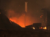 Prešovskí hasiči v nočných hodninách zasahovali pri požiari strechy domu