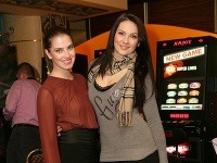 Na nové kasíno sa prišla pozrieť aj Miss Universe SR 2008 Sandra Manáková s kamarátkou. 