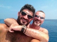 George Michael sa po chorobe zotavuje na dovolenke s milencom Fadim Fawazom 