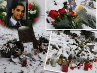 Na Petrov hrob pribudli včera narodeninové kytice a sviečky. Rovnako tak aj na miesto, kde vyhasol jeho mladý život.