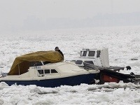 Člny nevydržali nápor ľadových krýh