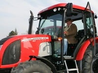 Farmár Pavol si už prevzal nechcený traktor.