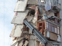 Výbuch zničil takmer 20 bytov