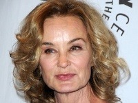 Jessica Lange prijíma pribúdajúce roky so cťou a bez plastík