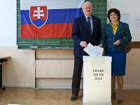 Ivan Gašparovič a jeho manželka Silvia odvolili v Spojenej škole na Metodovej 2 v Bratislave