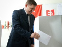 Predseda Smeru Robert Fico dnes volil v Bratislave Predseda Smeru Robert Fico dnes volil v Bratislave
