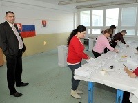 V Šoporni sa malo konať aj referendum o odvolaní starostu Vlčeka (vľavo)