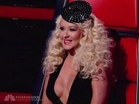 Christina Aguilera vytasila ženské zbrane.