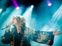 Speváčka Lara Fabian počas koncertu v Bratislave