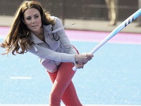 Vojvodkyňa z Cambridge predvádzala pri hokeji výstavné nohy.
