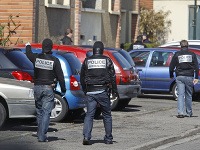 Vraha z Toulouse pri prestrelke s políciou zasiahlo 20 guliek.