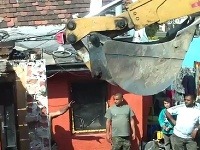 Rómom sa búranie vôbec nepáčilo Rómom sa búranie vôbec nepáčilo