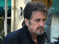 Al Pacino nikdy doteraz nepôsobil tak zostarnuto a vyčerpane.