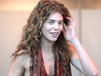 Nenalíčená AnnaLynne McCord pôsobí ako tuctové dievča.