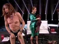 Steven Tyler v speváckej súťaži predviedol striptíz.