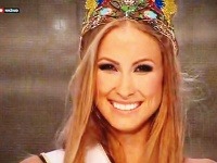 Miss Universe 2012 Ľubica Štepánová krátko po zisku svojho titulu.