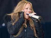 Mariah Carey v obtiahnutých nohaviciach pôsobila ako menšia veľryba.