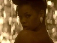 Rihanna v klipe Where Have You Been