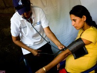 Jedna z mnohých adolescentných prvorodičiek, s ktorými sa v rámci mobilnej kliniky lekári organizácie MAGNA Deti v núdzi stretávajú v dedinských oblastiach na západe Nikaragui.