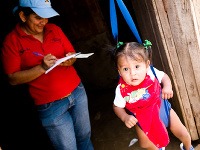 Magna mobilný tím na domácej zdravotnej prehliadke.Nikaragua.