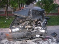 Zdemolované auto po zrážke