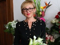 K päťdesiatke dostala Renáta Zmajkovičová množstvo kvetov.
