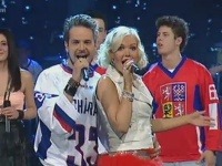 Na začiatku, počas spoločnej piesne sa Juraj Zaujec predviedol v hokejovom drese. 