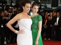 Andie MacDowell sa rozlúčila s Cannes s krásnou dcérou po boku.