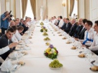 Slovenskí reprezentanti prišli na obed k premiérovi skôr, čím spôsobili kuchárom z Úradu vlády riadne "fofry".