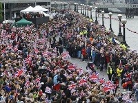 Veľká Británia žije oslavami diamantového výročia svojej kráľovnej