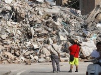 Oficiálna bilancia mŕtvych po dvoch zemetraseniach, ktoré zasiahli sever Talianska v máji, sa zvýšila na 26.