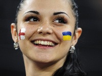 Takto čakala fanúšička na zápas skupiny skupiny D medzi Anglickom a Ukrajinou.