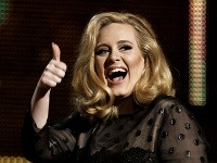 Speváčka Adele pri preberaní ocenenia