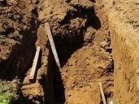 Muža ťažká zem pochovala zaživa