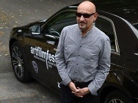 Sir Ben Kingsley prišiel do Trenčianskych Teplíc. Sir Ben Kingsley prišiel do Trenčianskych Teplíc.