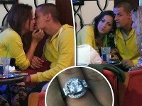 Dominika Mirgová si so svojím novým priateľom vymieňala na verejnosti nežné bozky. Ruku jej zdobí prsteň, ktorý dostala od novej lásky. 