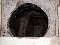 Cez tento 700-metrový úzky tunel pašovali cigarety