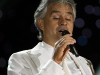 Skladbu Con te partiro zaspieval Andrea Bocelli po prvý raz v roku 1995