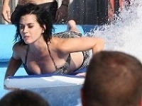 Katy Perry si užívala vodné atrakcie.