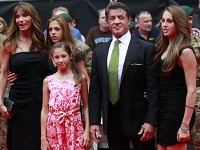 Sylvester Stallone s rodinou na premiére